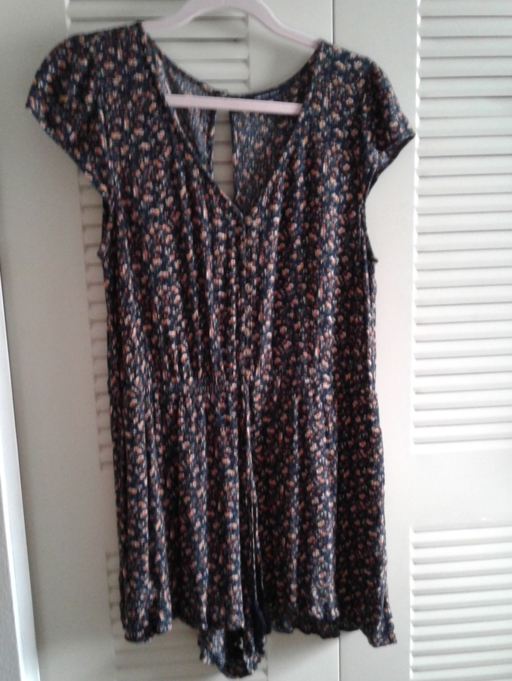 American Eagle Outfitters Navy Floral V‑Neck Short Sleeve Dress